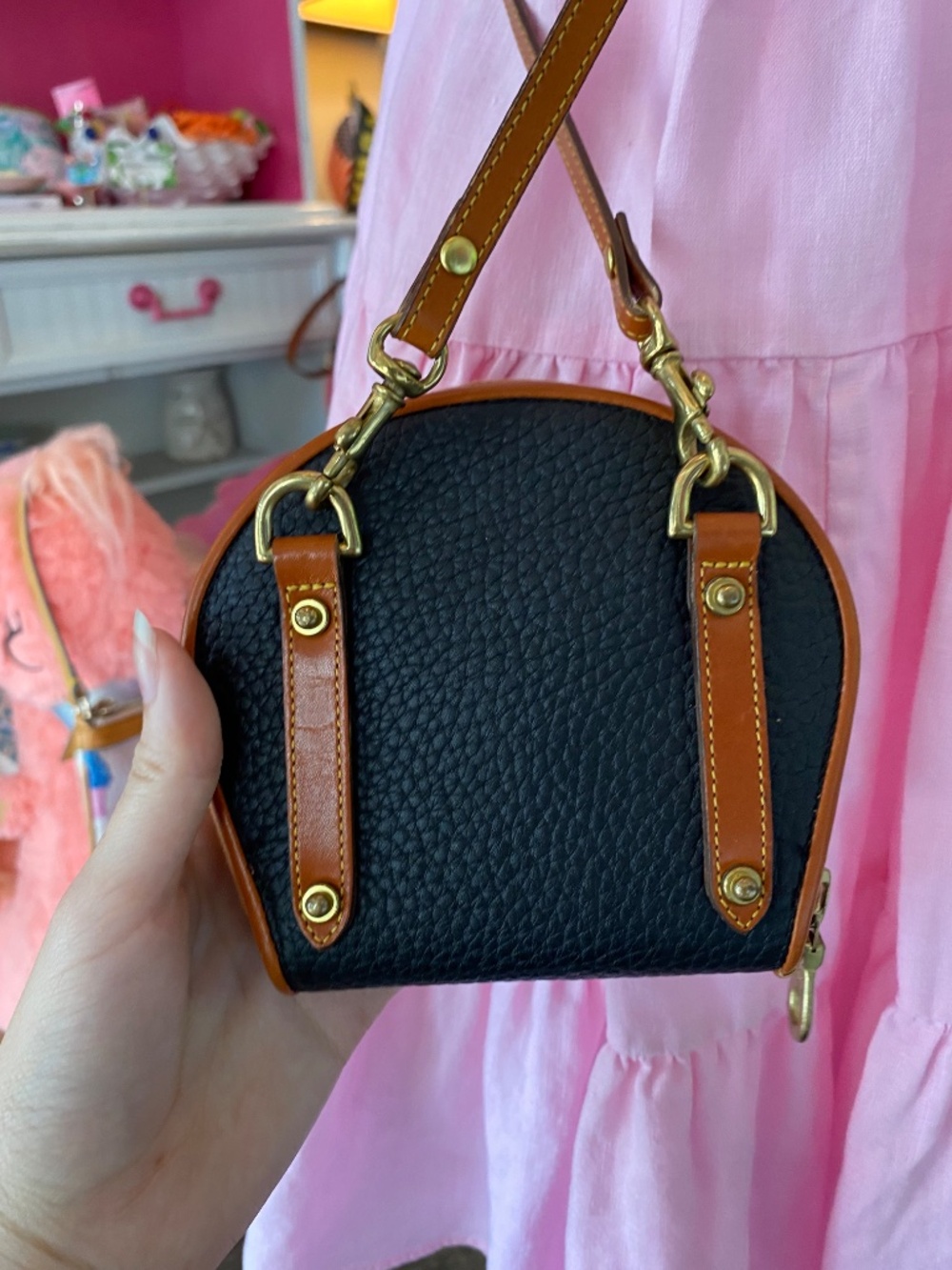Dooney & Bourke Vintage All Weather duck crossbody - Picture 3 of 4